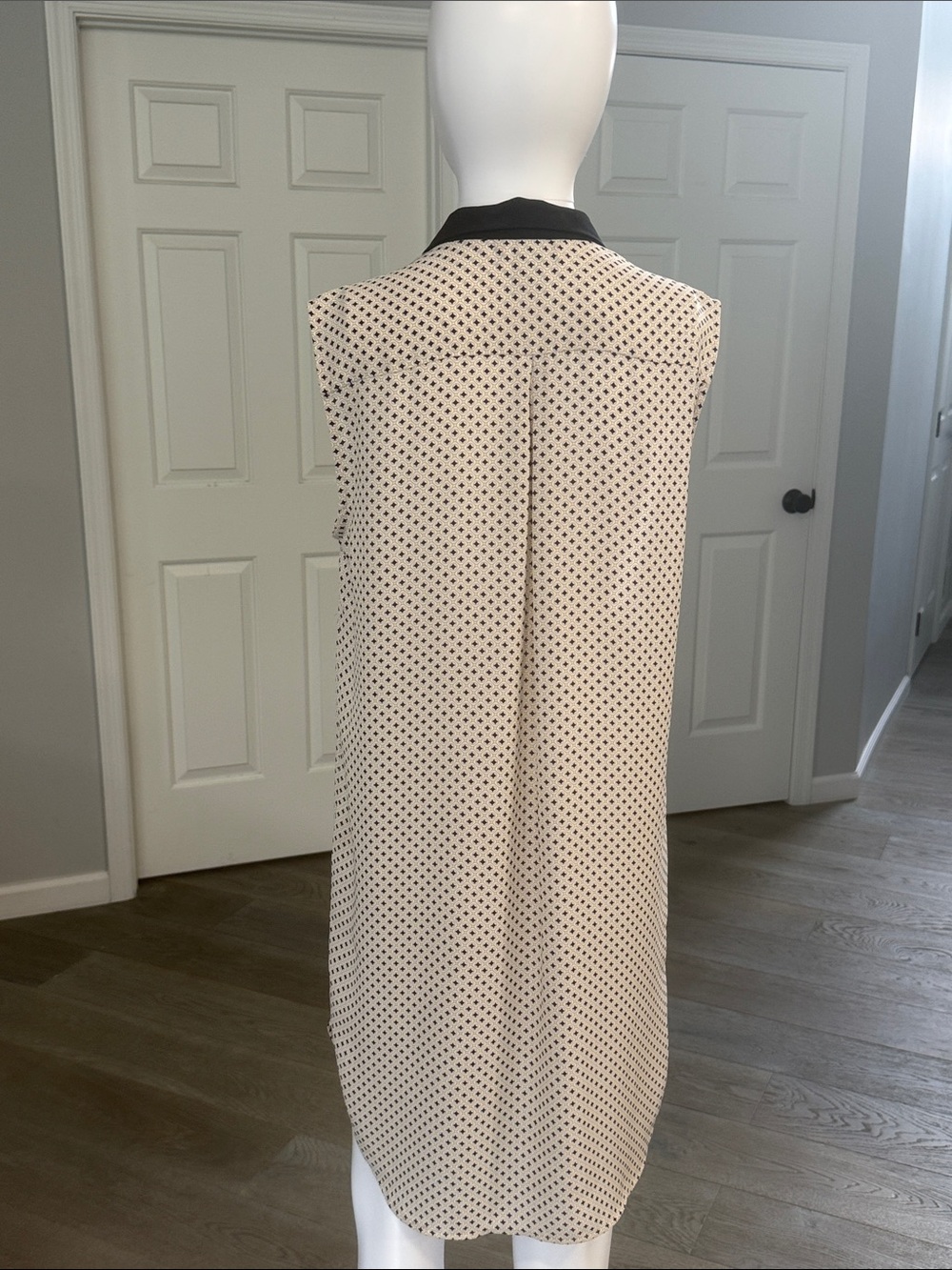 H&M Black, White, Taupe Geometric Dot Black Collar Sleeveless Shirt Sheath Dress - Picture 4 of 7